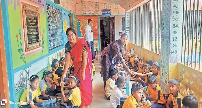 Pune District : रामदास बाबांच्या पालखी सोहळ्यात विद्यार्थ्यांनी जिंकली मने