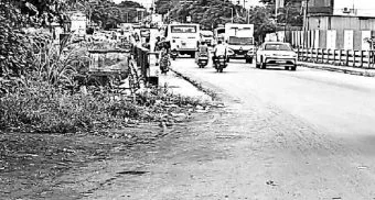 Pune District : मीना नदीकाठचा कचरा हटविला