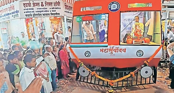 Narayangaon : विसर्जन मिरवणुकीत देखाव्यांनी जिंकली नागरिकांची मने