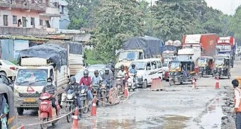 Pune District : ‘डेडलाइन’ संपली, समस्या नाही; चाकण एमआयडीसीची स्थिती : रस्ते अर्धवट, कचऱ्याचे ढीग कायम!