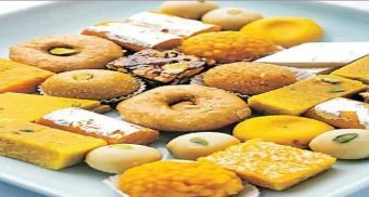 Pune District : सुट्या मिठाईवरील बेस्ट बिफोरची तारीख गायब