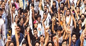 Pune District : पाबळ एमआयडीसीच्या स्थगितीविरुद्ध तरुणाई आक्रमक