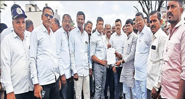 Pune District : दिवसा वीजपुरवठ्यासाठी शेतकर्यांचा रास्ता रोको