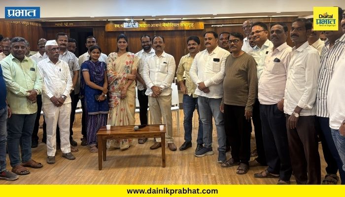 Pune News : साडेसतरानळी येथील शेतकरी व ग्रामस्थ आंदोलनाच्या पवित्र्यात; अमनोरा पार्क टाऊनशिपमधील प्रलंबित प्रश्नांवर शेतकऱ्यांची बैठक