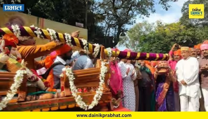 Kolhapur : ढोल-ताशांचा गजर अन् ‘बाप्पा मोरया’चा जयघोष; कोल्हापूरातील मानाचा गणपती दिमाखात मार्गस्थ