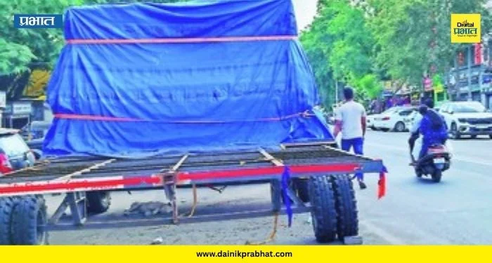 Sangvi News: “कारवाई केली ठीक, पण रस्ता का अडवला?” रस्त्यावरील डीजेच्या ट्रॅक्टर-ट्रॉलीमुळे वाहतूक कोंडी