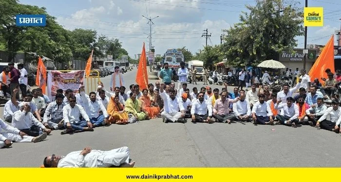 Shirur News : शिरूरमध्ये उसळलं भगवं वादळ! भर उन्हात रस्त्यावर झोपून सरकारचा निषेध; पुणे-अहिल्यानगर महामार्ग ठप्प
