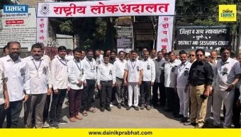 Pune News : न्यायालयीन कर्मचाऱ्यांचे काळी फीत बांधून आंदोलन; उच्च न्यायालयाप्रमाणेच दुय्यम न्यायालयातील कर्मचाऱ्यांना वेतन देण्याची मागणी