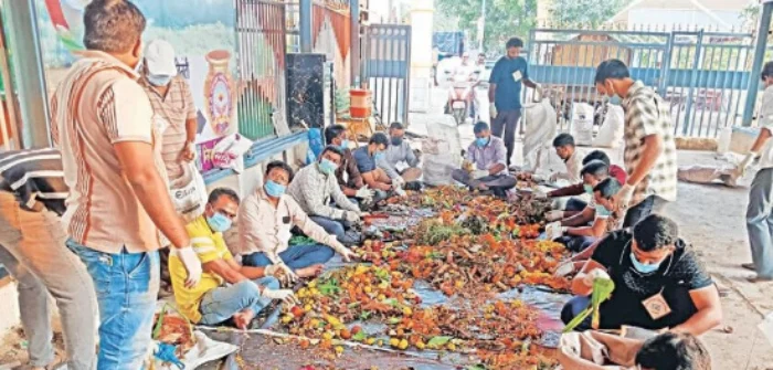 Dehu News: देहूत अडीच टन निर्माल्य संकलित; २६८ स्वयंसेवकांनी लावला हातभार