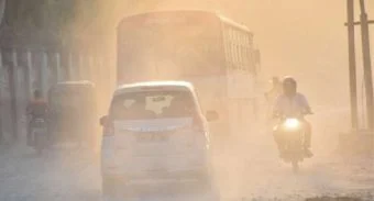 Industrial city : धुळीच्या विळख्यात उद्योगनगरी; बांधकामांच्या प्रदूषणाने श्वास कोंडला