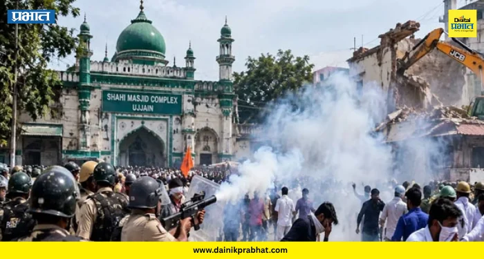 Ujjain News : उज्जैनमध्ये तुफान राडा.! शाही मशिदीवर बुलडोझर चालवण्यापूर्वी तणाव, नेमकं काय घडलं? वाचा….