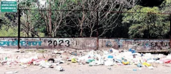 Indrayani Nagar: स्वच्छतेच्या फलकासमोरच कचऱ्याचा ढीग! इंद्रायणी नगरात अस्वच्छतेचे चित्र