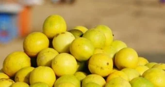 Lemon Prices Hike: आवक रोडावल्याने लिंबाच्या दरात मोठी वाढ