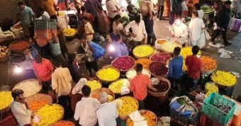 Ganeshotsav : बाजारपेठेत कोट्यवधींची उलाढाल; गणेशोत्सवामुळे शहरात उत्साहाचे वातावरण
