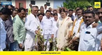 Pankaja Munde: "सरकार शेतकऱ्यांच्या पाठीशी खंबीरपणे उभं राहणार" ; पंकजा मुंडे यांचं आश्वासन