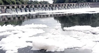 Pavana River: पवना नदी पुन्हा फेसाळली प्रदूषणाचा प्रश्न ऐरणीवर