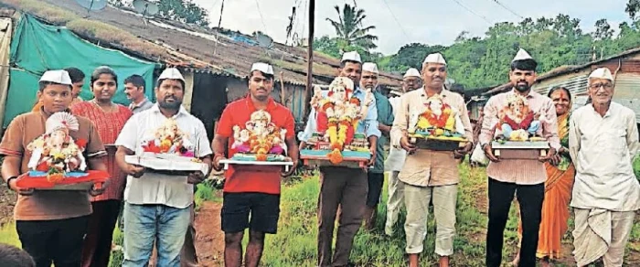 Pavananagar:दीड दिवसाच्या गणरायाला पवनानगरमध्ये वाजत-गाजत निरोप
