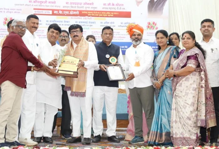 Ozar News: प्रशांत पादीर यांना तालुकास्तरीय गुणवंत शिक्षक पुरस्कार; मानसशास्त्रीय समुपदेशनात उल्लेखनीय कार्य