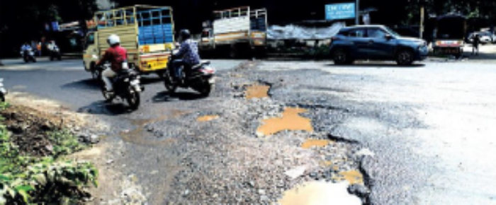 Bhosari MIDC : औद्योगिक परिसराला खड्ड्यांचे विघ्न; रस्त्यांची दुरवस्था