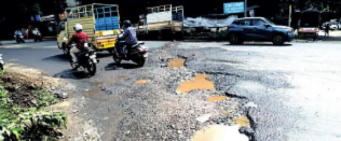 Bhosari MIDC : औद्योगिक परिसराला खड्ड्यांचे विघ्न; रस्त्यांची दुरवस्था