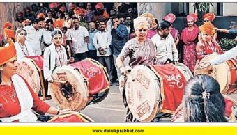 Satara: जिल्हा परिषदेत गणेशोत्सवाची भक्तिमय सांगता, कृत्रिम तलावात विसर्जन; ढोल वादन करत डॉ. प्रिया शिंदे यांचा मिरवणुकीत सहभाग