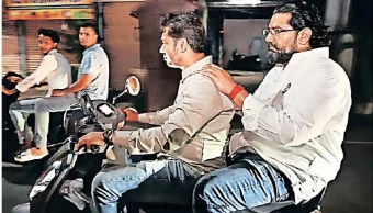  Satara: दुचाकीवरून थेट जनतेत; शिवेंद्रसिंहराजेंचा ‘ग्राऊंड कनेक्ट’ चर्चेत