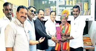 Pune District : तीन पिढ्यांपासून वृत्तपत्र वितरण सेवा