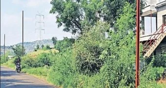 Purandar : वीर मार्गावर बेकायदा विद्युत वाहिनी