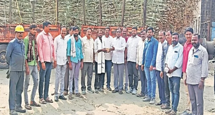 Baramati : ४५ टनहून अधिक उसाची विक्रमी वाहतूक