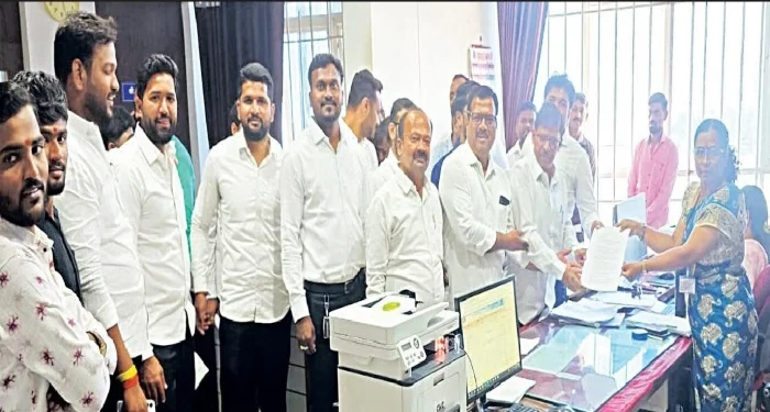 Talegaon Dhamdhere : मागण्यांची पूर्तता करा; अन्यथा आंदोलन