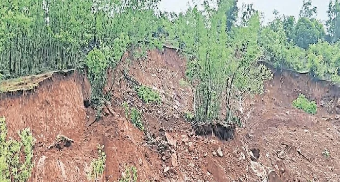Bhor : भूस्खलनात झालेल्या नुकसानीच्या भरपाईची मागणी