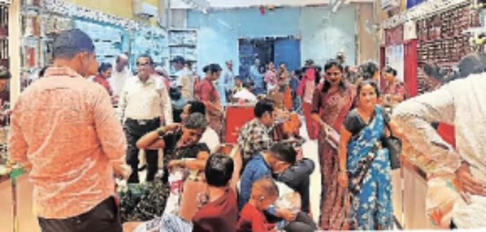 Bhamburdekar Jewellers : नवरात्रोत्सवानिमित्त सराफ बाजारात तेजी, भांबुर्डेकर ज्वेलर्समध्ये ग्राहकांची गर्दी