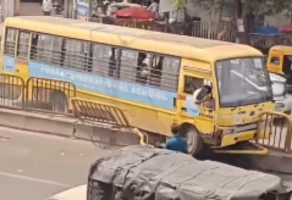 Podar School Bus : पोदार स्कूलची बस दुभाजकावर; विद्यार्थ्यांच्या सुरक्षेचा प्रश्न ऐरणीवर!