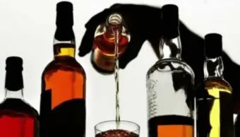 Poisonous liquor: विषारी दारूप्रकरणी ९ आरोपींविरुद्ध दोषारोपपत्र