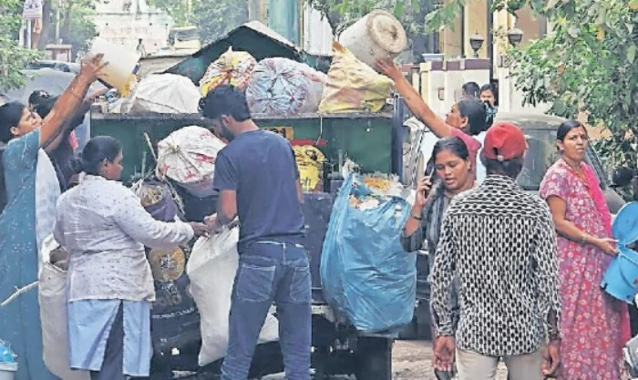 कचरा संकलनाचे नियोजनही ढासाळले; दिवाळीच्या तोंडावर पाणीपुरवठा सोबत, दिवसाआड कचरा संकलन ठप्प