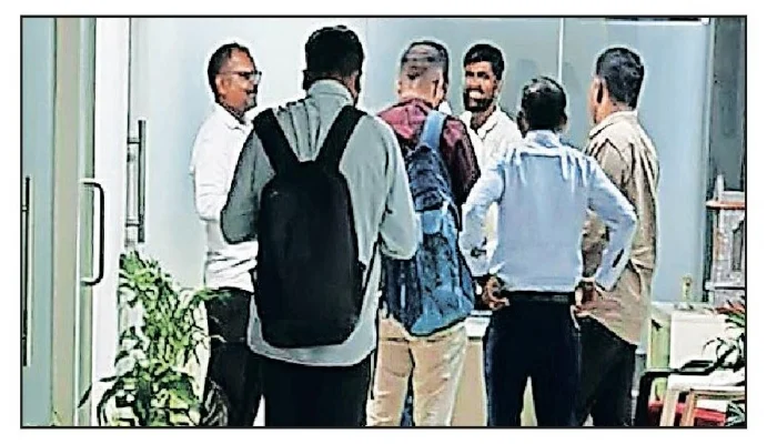 PMRDA: एकाच अधिकाऱ्याच्या खांद्यावर तीन विभागांचा भार