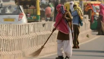 Sweeping work: रिझल्ट पाहूनच झाडणकामाचा मुदतवाढ