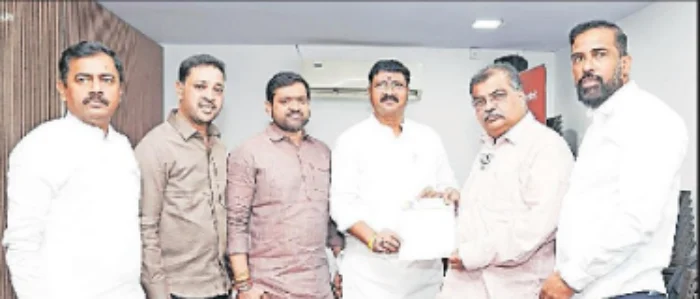 Talegaon : तळेगावातील विकासकामांच्या मंजुरीसाठी भाजप प्रदेशाध्यक्षांना निवेदन