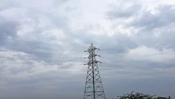 Slight drop in temperature: ढगाळ वातावरणामुळे तापमानात किंचित घट