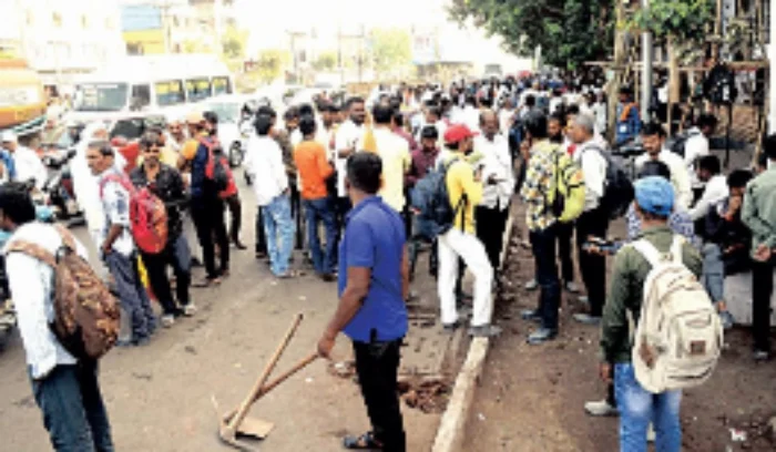 Unemployment: बेरोजगारांना नोकरी अन् उद्योगांना कामगार मिळेनात! उत्पादन वाढवायचे कसे?