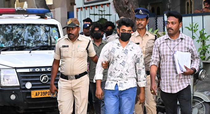 Top Story: బెజవాడ కేంద్రంగా బయటపడిన భారీ కుట్ర, తెలుగు రాష్ట్రాల్లో భయపెడుతున్న ఉగ్ర కదలికలు..!