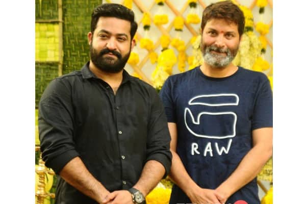 ఎన్టీఆర్ – త్రివిక్రమ్ ‘గాడ్ ఆఫ్ వార్’ ఇసుక తుఫానే..!