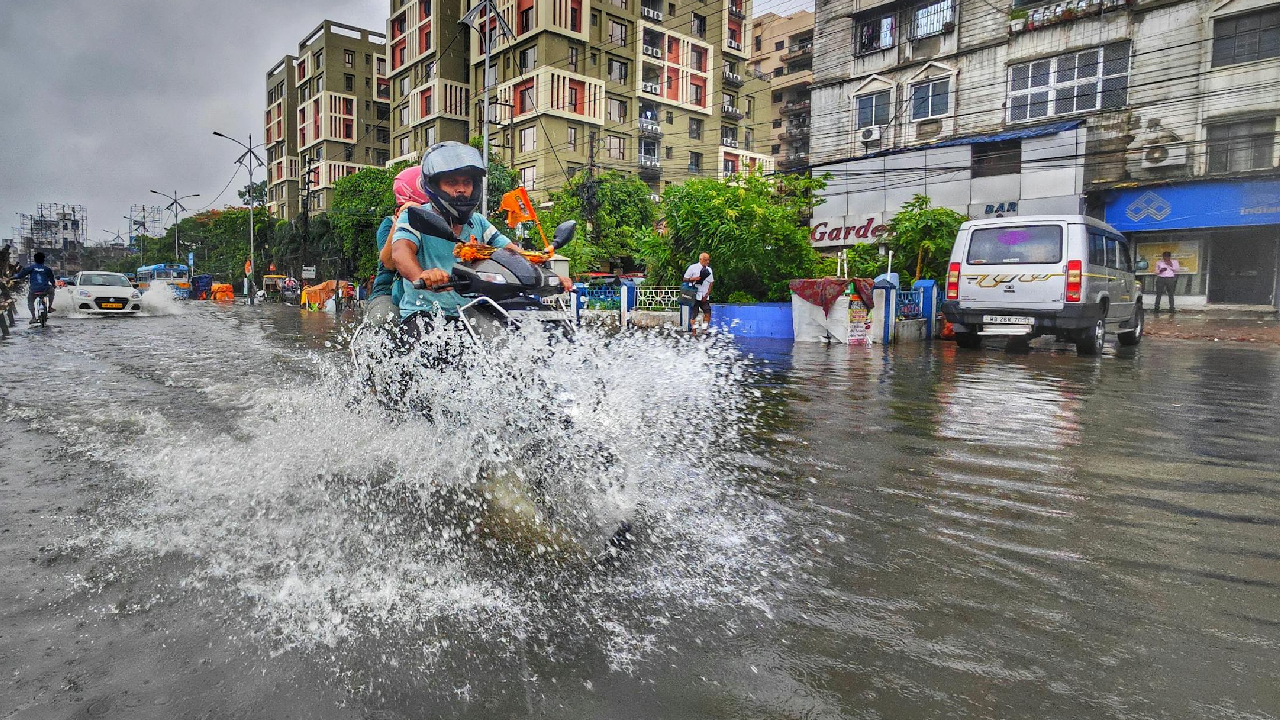 दिल्ली-यूपी समेत कई राज्यों में आज आंधी और बारिश, जानिए अपने राज्य का मौसम