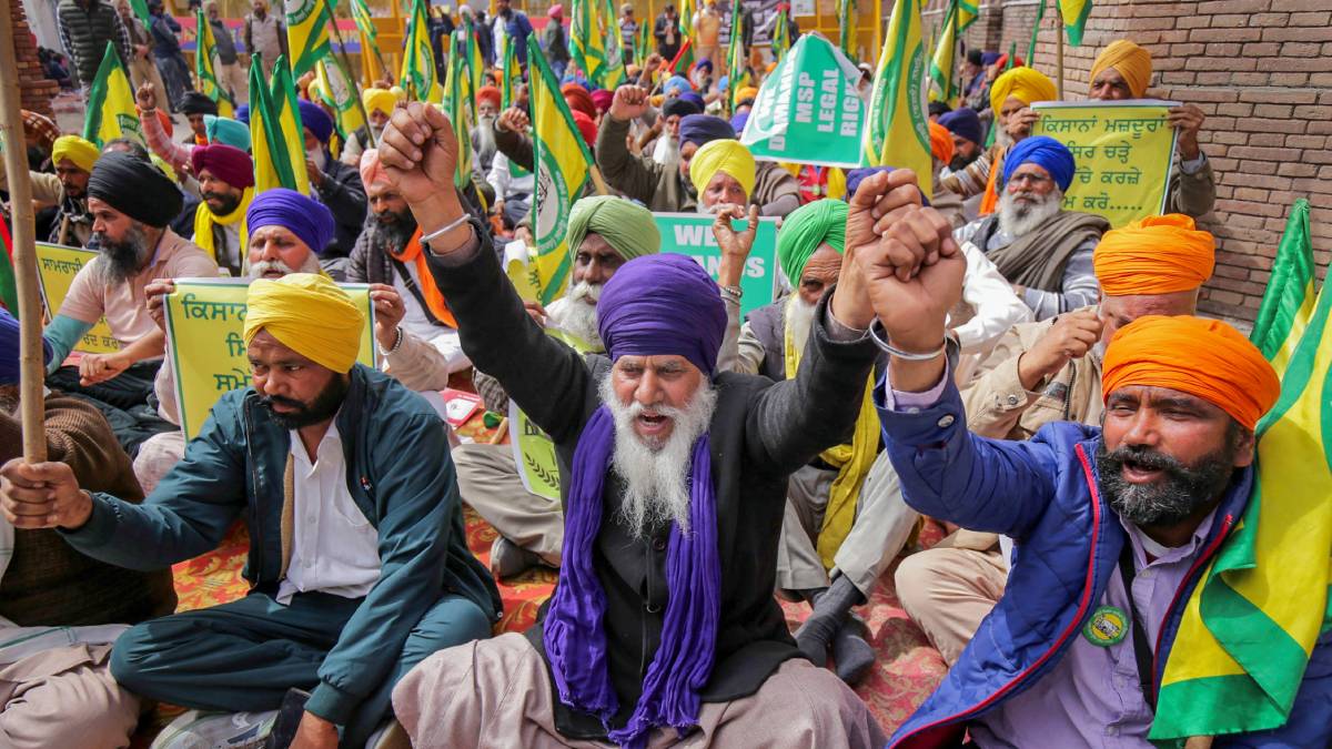 26 नवंबर को फिर पूरे देश में सड़कों पर उतरेंगे किसान, सरकार को हर मोर्चे पर घेरने की है तैयारी?