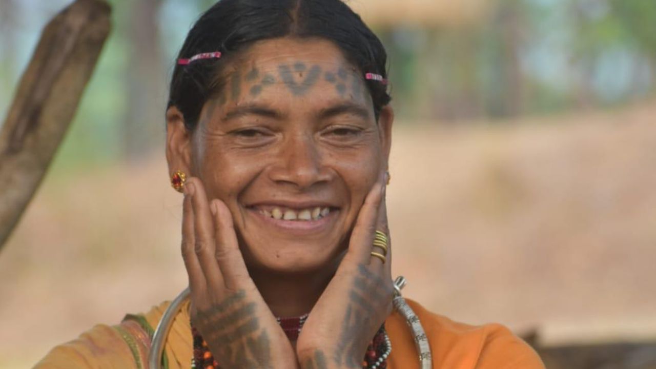 32 सुइयों से शरीद को गोद डालते हैं बैगा समाज के लोग, क्या है इसकी वजह?