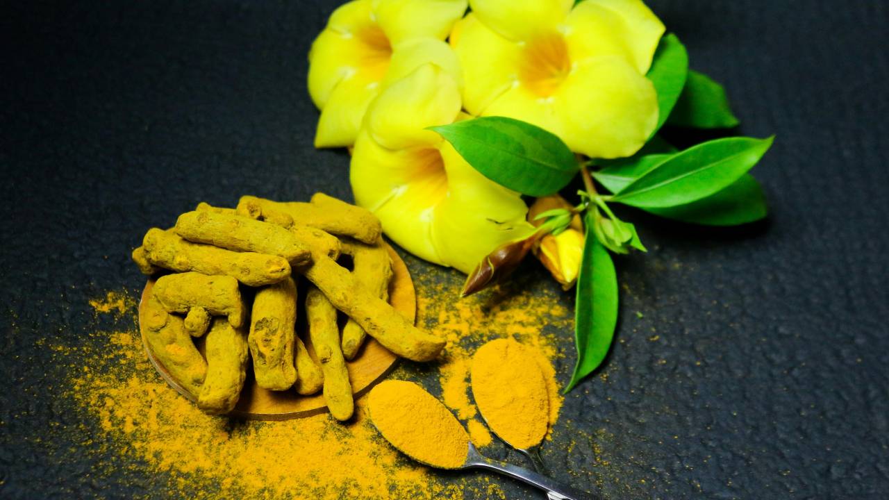 हल्दी के दाम में भारी गिरावट, किसानों ने सरकार से लगाई मदद की गुहार