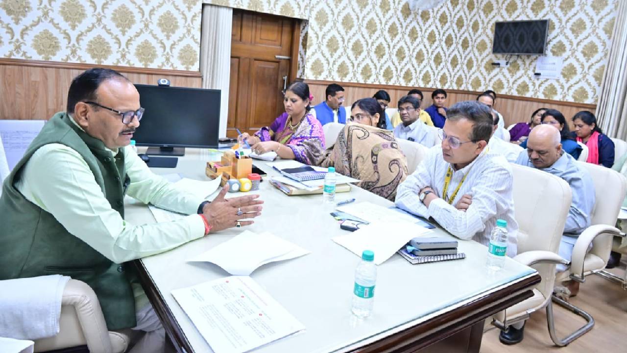 यूपी को वन ट्रिलियन डॉलर इकोनॉमी बनाने में स्वास्थ्य विभाग निभाएगा अहम भूमिका