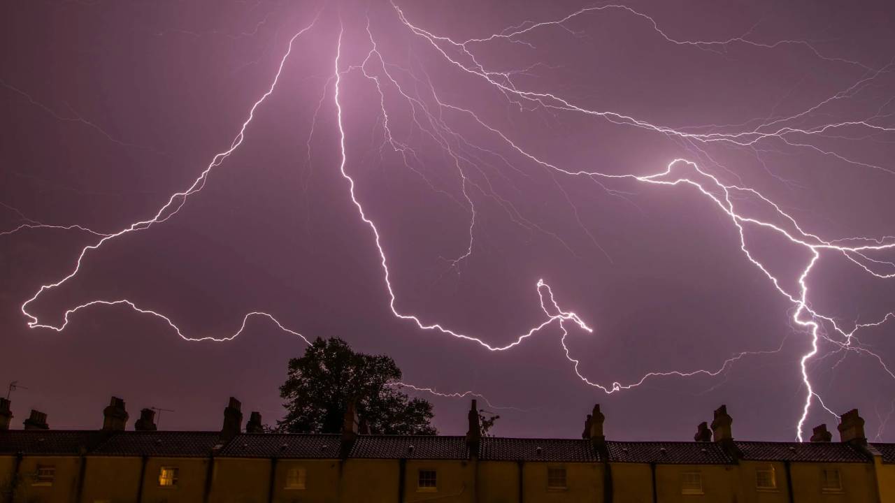 तेज आंधी और बिजली गिरने का खतरा, बिहार सहित इन राज्यों में अलर्ट जारी
