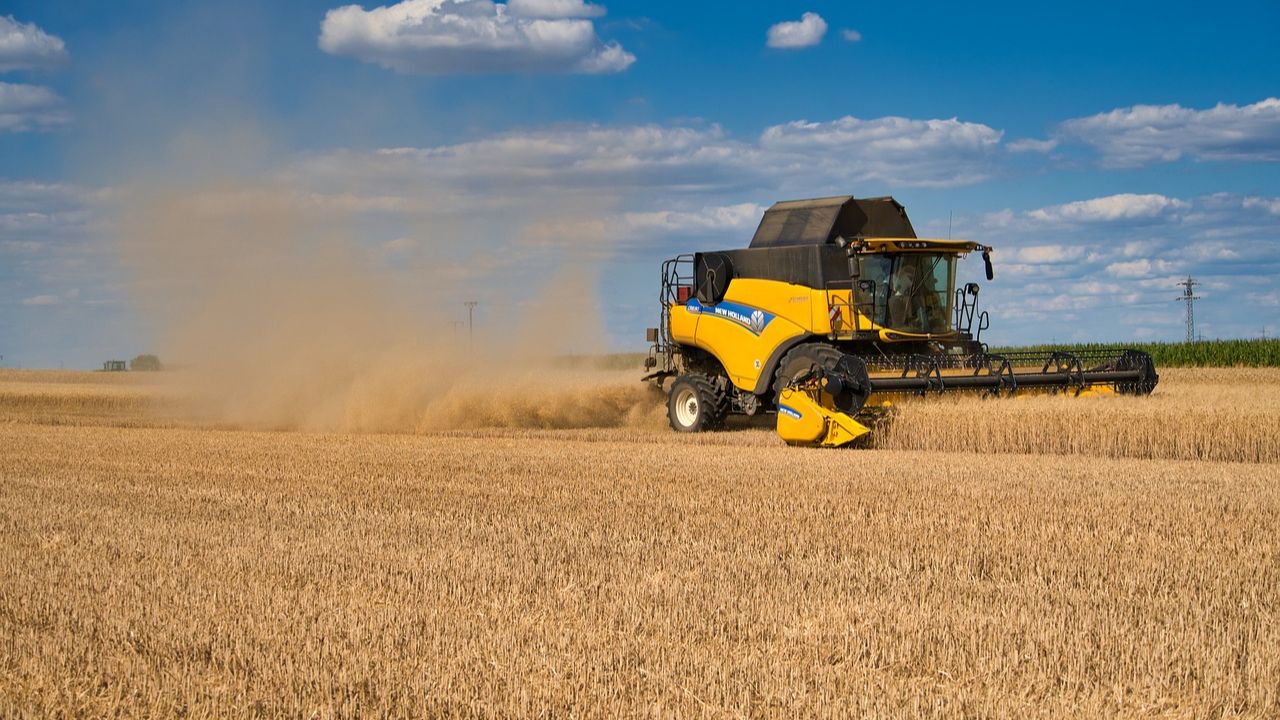 Combine Harvester पर किसानों को 11 लाख रुपये की छूट क्यों दे रही सरकार, पढ़ें डिटेल्स