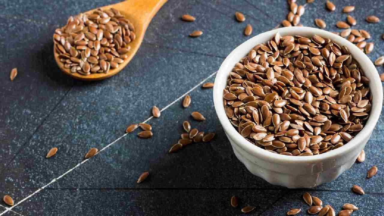 अलसी की इन किस्मों की करें खेती, तेल व्यापार से लेकर रंग रोगन तक डिमांड